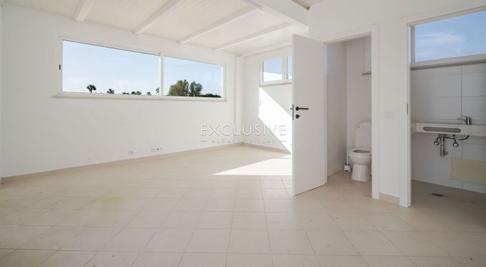 Image No.28-4 Bed Villa for sale