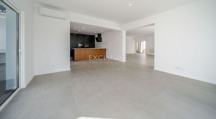 Image No.8-4 Bed Villa for sale