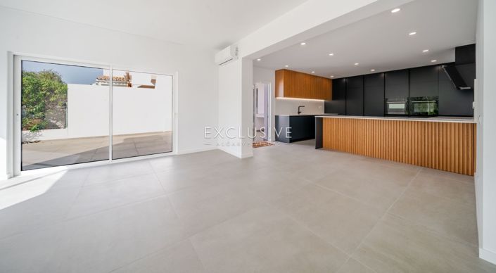 Image No.9-4 Bed Villa for sale