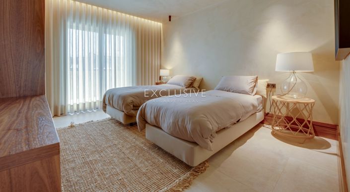 Image No.10-5 Bed Villa for sale