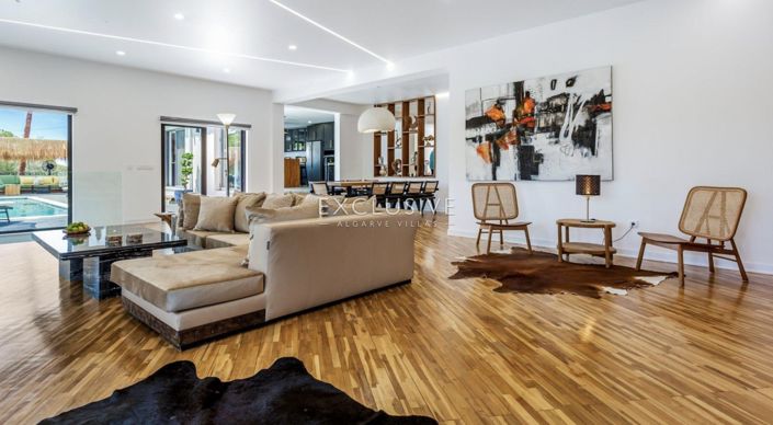 Image No.10-3 Bed Villa for sale