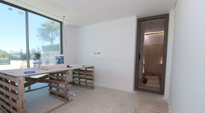 Image No.12-4 Bed Villa for sale