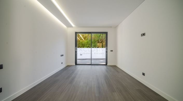 Image No.17-3 Bed Villa for sale