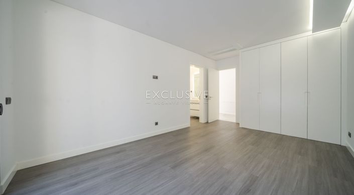 Image No.28-3 Bed Villa for sale