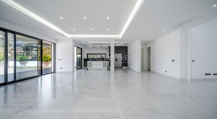 Image No.4-3 Bed Villa for sale