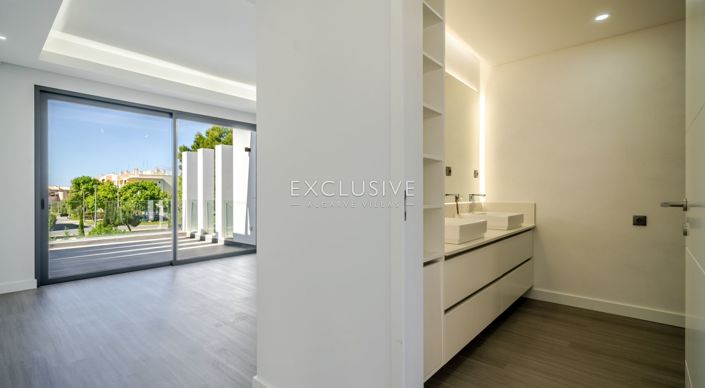 Image No.43-3 Bed Villa for sale