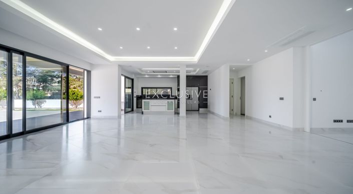 Image No.6-3 Bed Villa for sale