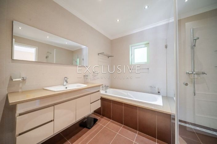 Image No.15-3 Bed Villa for sale