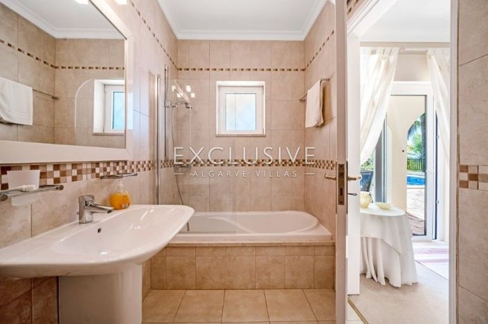 Image No.17-3 Bed Villa for sale