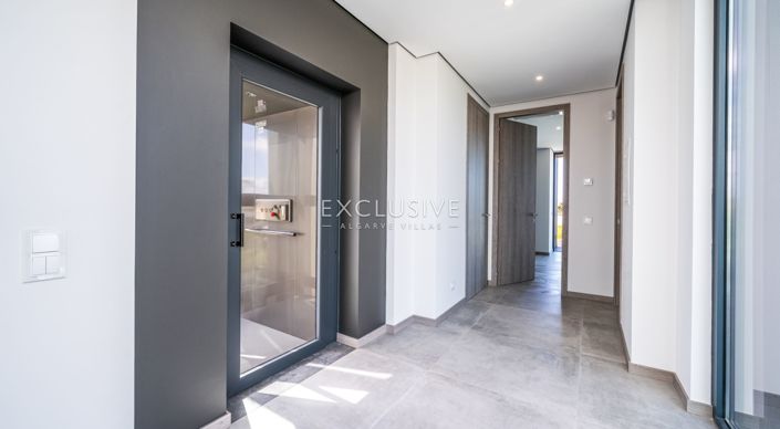 Image No.10-3 Bed Villa for sale