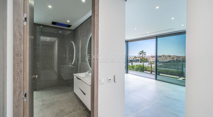 Image No.12-3 Bed Villa for sale