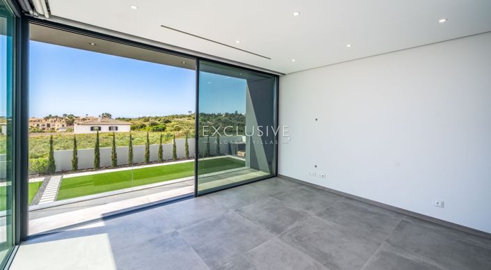 Image No.14-3 Bed Villa for sale