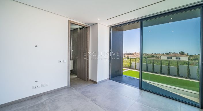 Image No.18-3 Bed Villa for sale