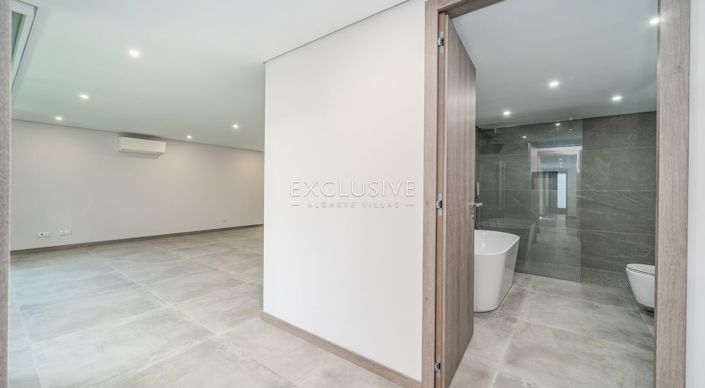 Image No.23-3 Bed Villa for sale