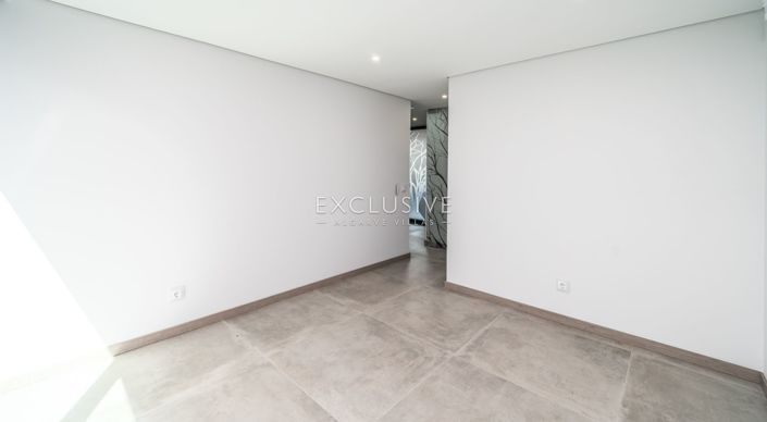 Image No.25-3 Bed Villa for sale