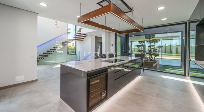 Image No.7-3 Bed Villa for sale