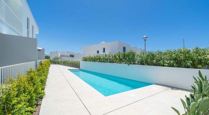 Image No.14-3 Bed Townhouse for sale