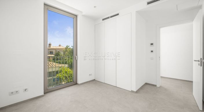 Image No.24-3 Bed Townhouse for sale