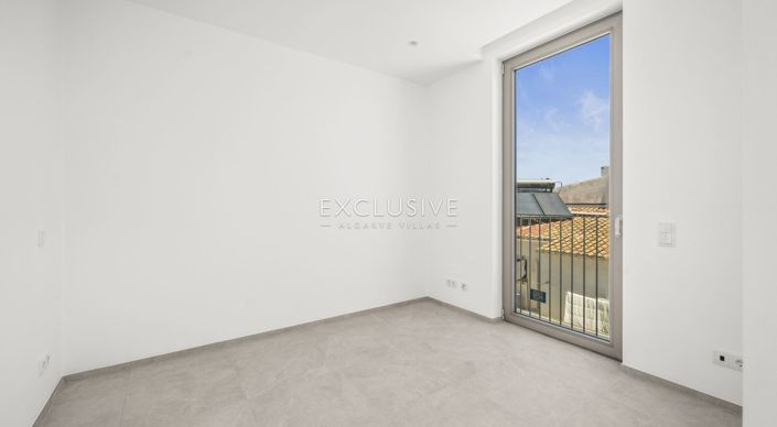 Image No.25-3 Bed Townhouse for sale