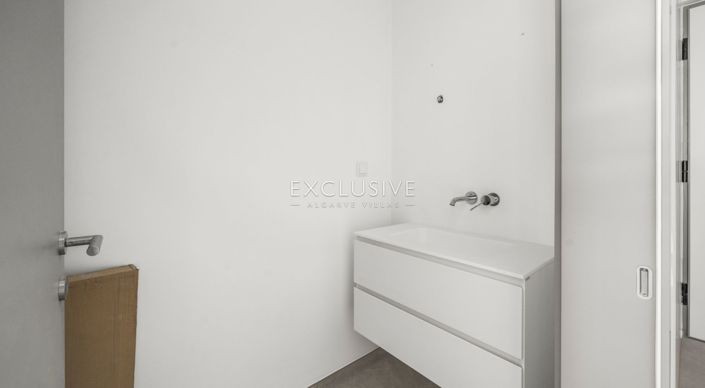 Image No.31-3 Bed Townhouse for sale