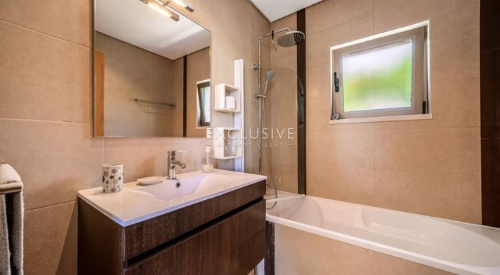 Image No.32-4 Bed Villa for sale