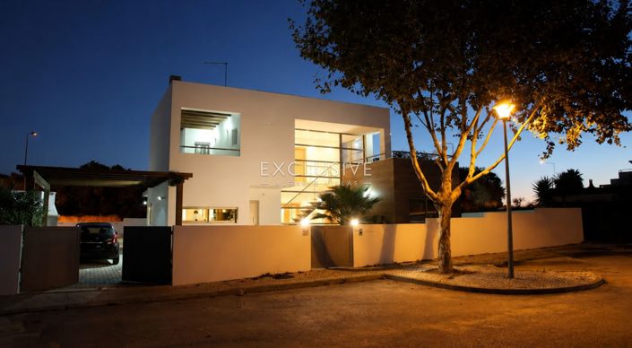 Image No.56-4 Bed Villa for sale
