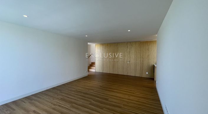 Image No.19-3 Bed Villa for sale