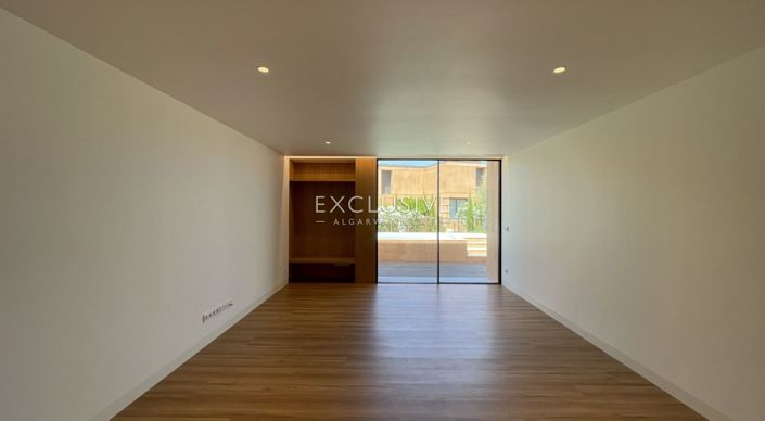 Image No.5-3 Bed Villa for sale
