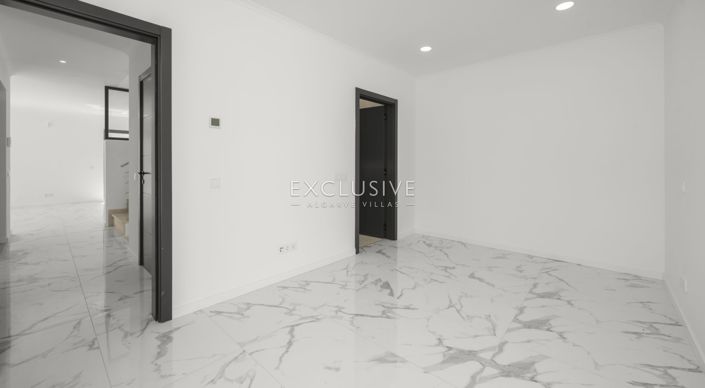 Image No.12-3 Bed Villa for sale