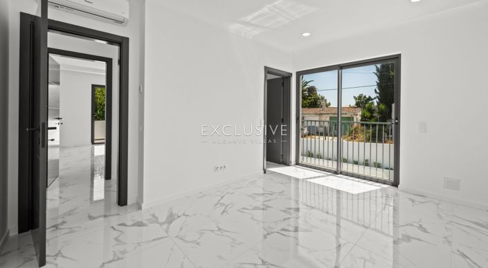 Image No.19-3 Bed Villa for sale
