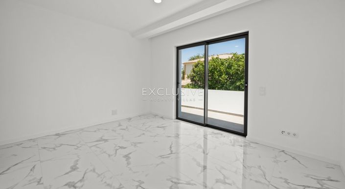 Image No.20-3 Bed Villa for sale
