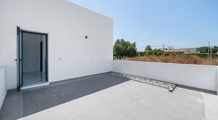 Image No.25-3 Bed Villa for sale