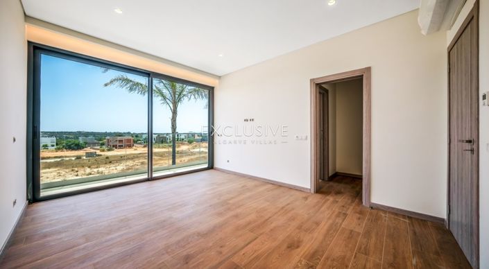 Image No.19-4 Bed Villa for sale
