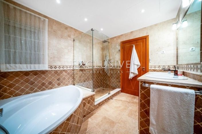 Image No.28-4 Bed Villa for sale