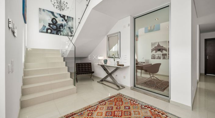 Image No.12-3 Bed Villa for sale