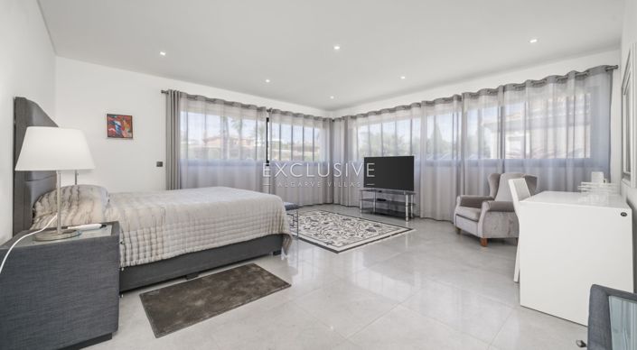 Image No.9-4 Bed Villa for sale