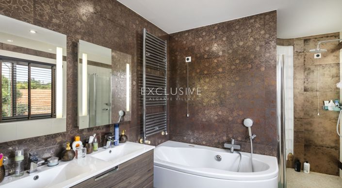 Image No.19-5 Bed Villa for sale