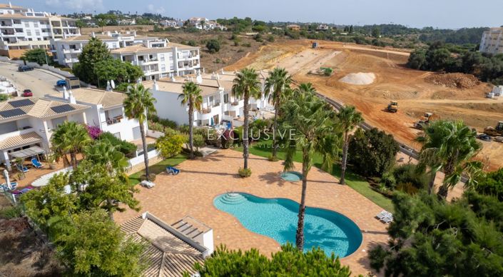 2 Bedroom Apartment with Sea Views in Alba Villas, Meia Praia - Lagos