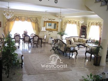 9701-beautifully-furnished-livingroomfull
