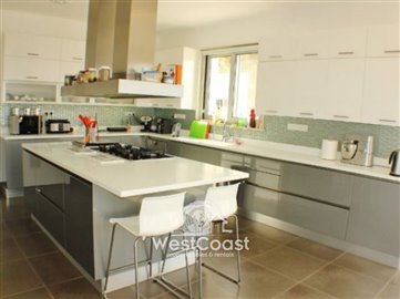 63830-luxury-5-bedroom-villa-mesa-chorio-paph