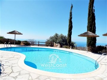 62013-5-bedroom-bungalow-with-panoramic-views