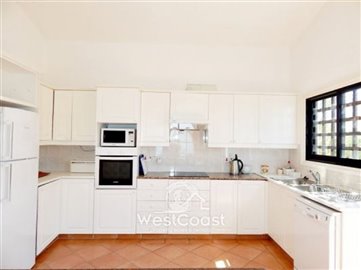 62016-5-bedroom-bungalow-with-panoramic-views