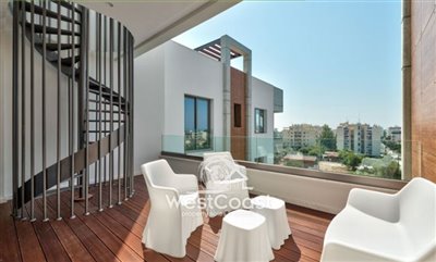 1 - Tombs of the Kings, Appartement