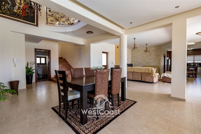 Image No.2-Villa de 4 chambres à vendre à Thrinia