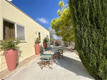 165055-bungalow-for-sale-in-pano-arodesfull