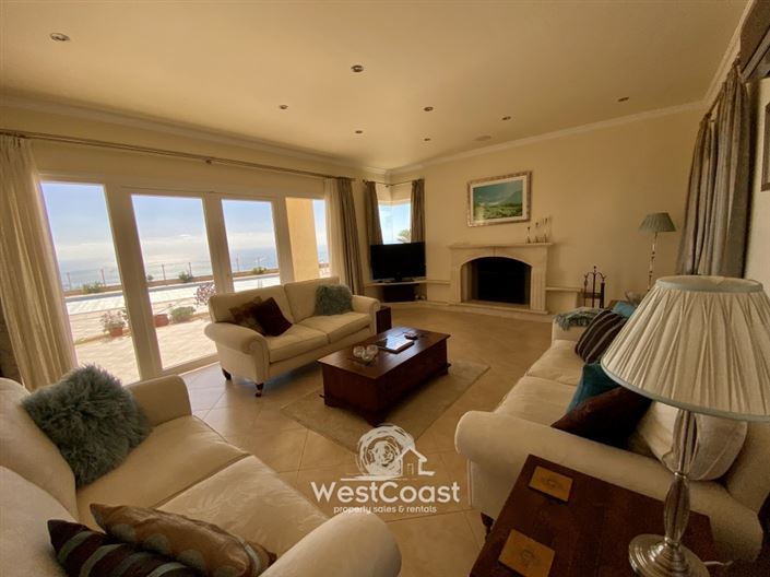 Image No.2-Villa de 5 chambres à vendre à Akoursos