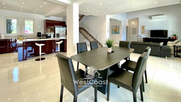 Image No.10-4 Bed Villa for sale