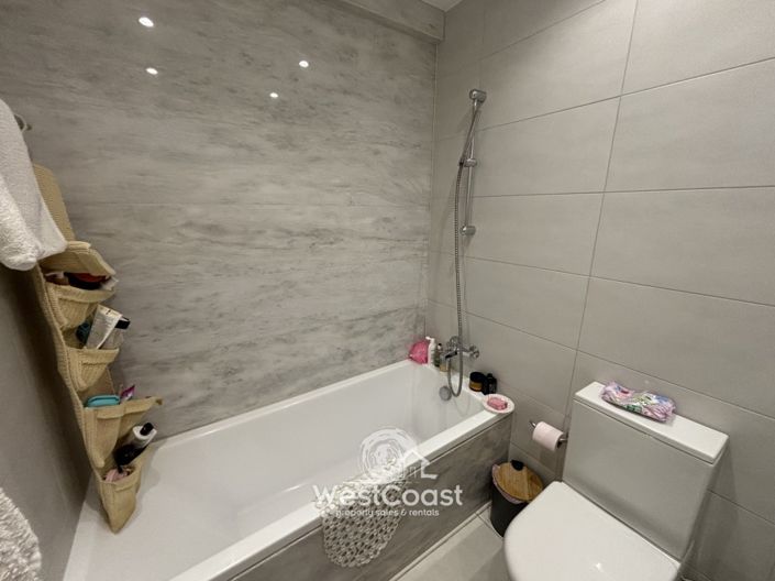 Image No.9-3 Bed Apartment for sale