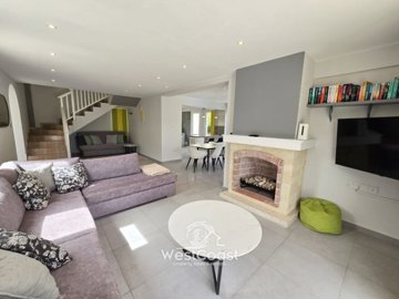 180581-detached-villa-for-sale-in-coral-bayfu