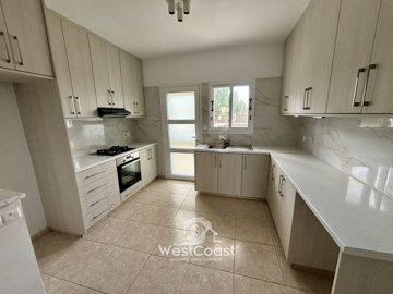 180685-town-house-for-sale-in-chlorakafull